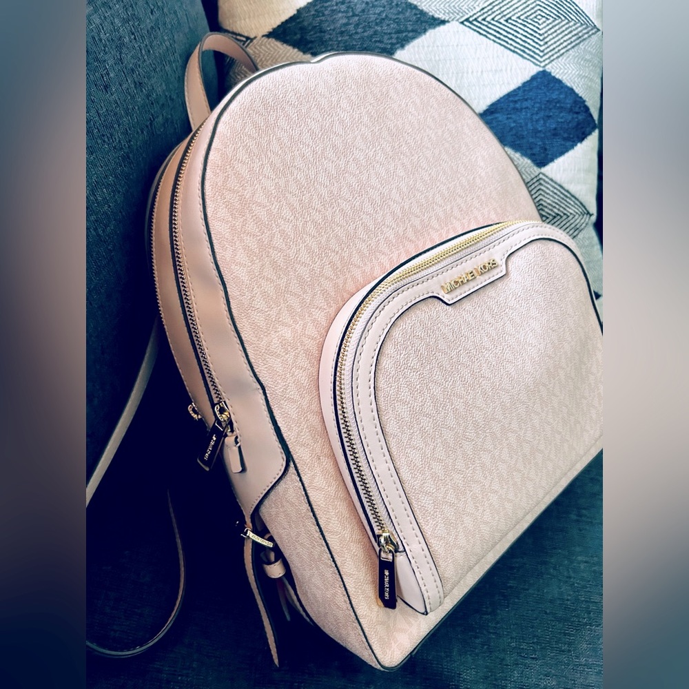 AUTHENTIC MICHAEL KORS BACKPACK PURSE! Full size in GREAT condition!